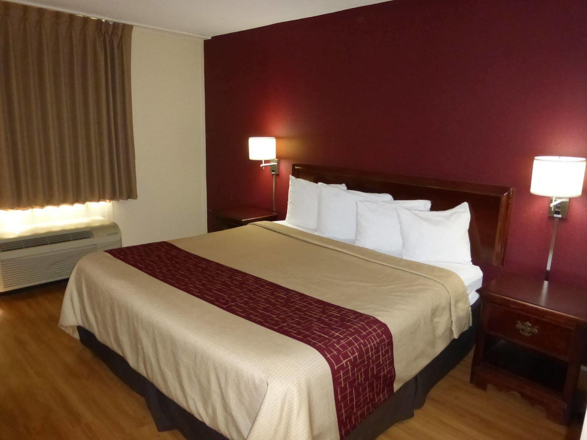 Red Roof Inn Knoxville Central - Papermill Road Buitenkant foto